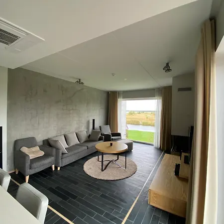 Stylish Sea-View Apartment By The Marina Lägenhet Kuressaare