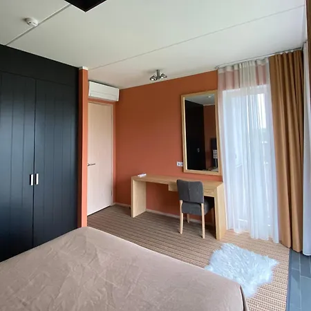 Stylish Sea-View Apartment By The Marina