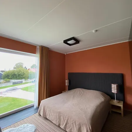 Stylish Sea-View Apartment By The Marina *