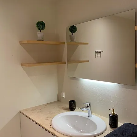 Lägenhet Stylish Sea-View Apartment By The Marina