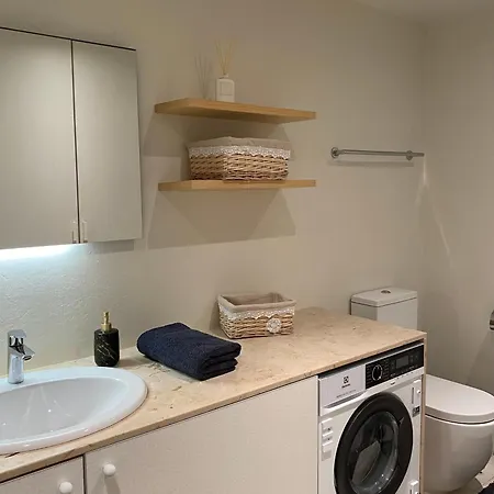 Lägenhet Stylish Sea-View Apartment By The Marina *