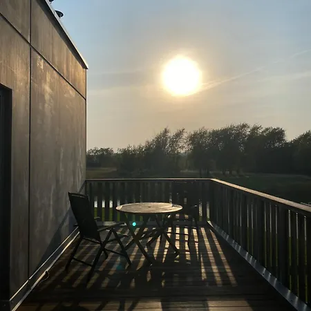 Stylish Sea-View Apartment By The Marina *