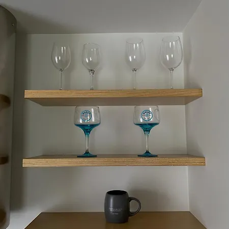 Stylish Sea-View Apartment By The Marina