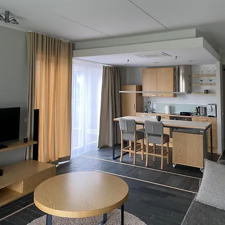 Stylish Sea-View Apartment By The Marina Apartament