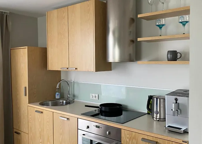 Apartment Stylish Sea-view By The Marina *