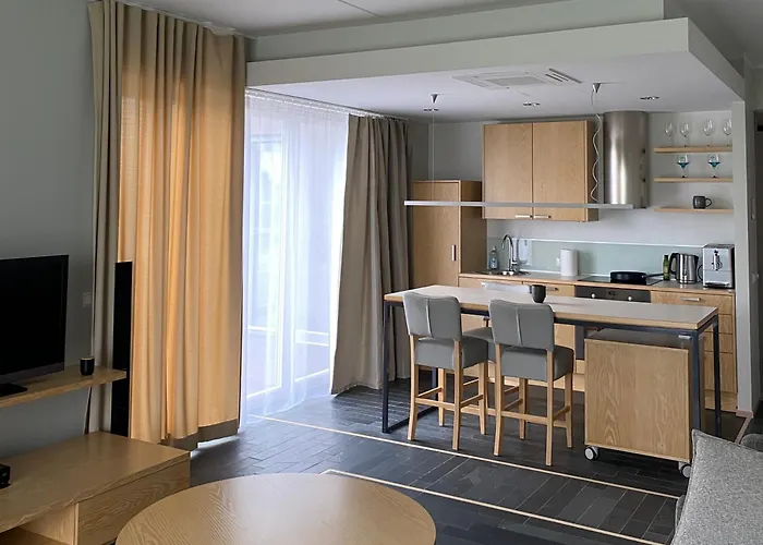 Stylish Sea-view By The Marina Apartament